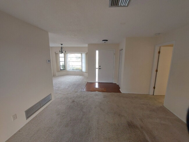 Building Photo - "Charming 2-Bed, 2-Bath Retreat on Monroe ...