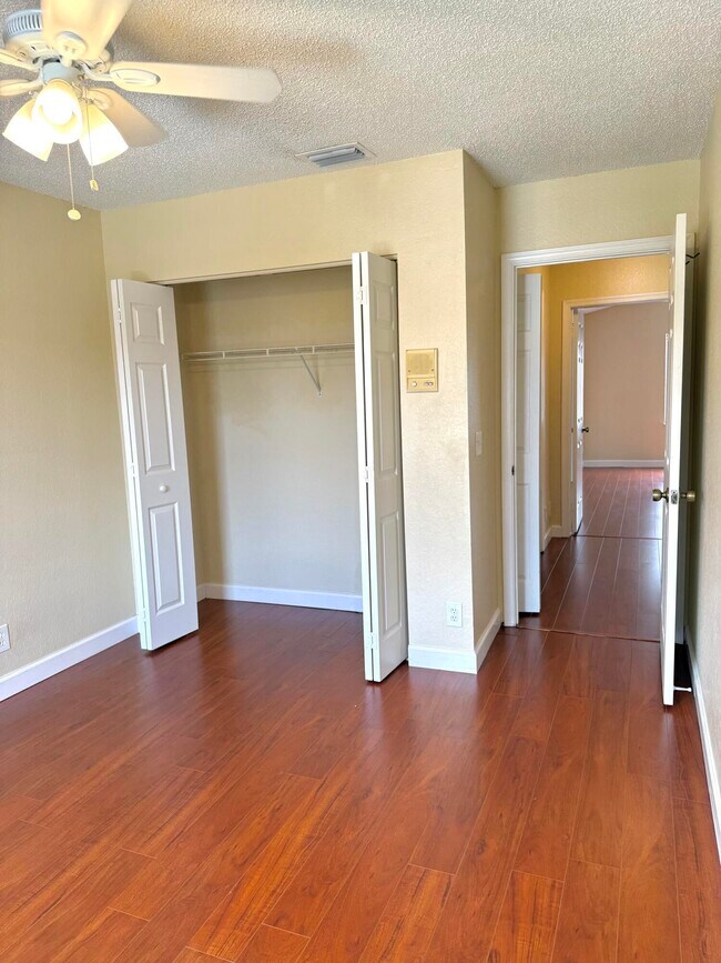 Building Photo - 18292 Clear Brook Cir