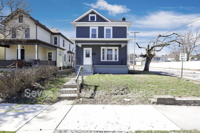 Building Photo - 121 S Terrace Ave