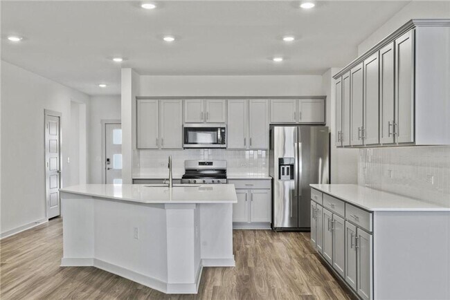 Building Photo - Gorgeous home available August 1!