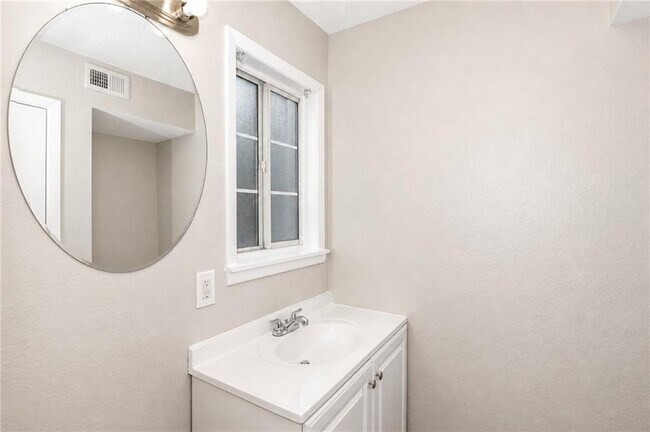 Building Photo - 2065 Alison Ct SW