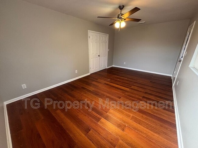 Building Photo - 1355 Lamanto Ave E