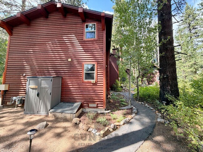 Building Photo - 702 College Dr