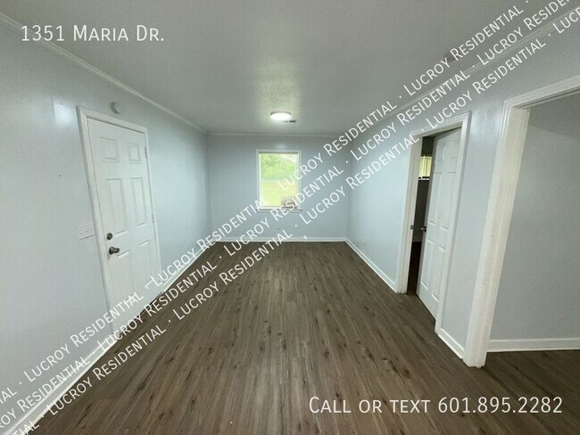 Building Photo - 1351 Maria Dr