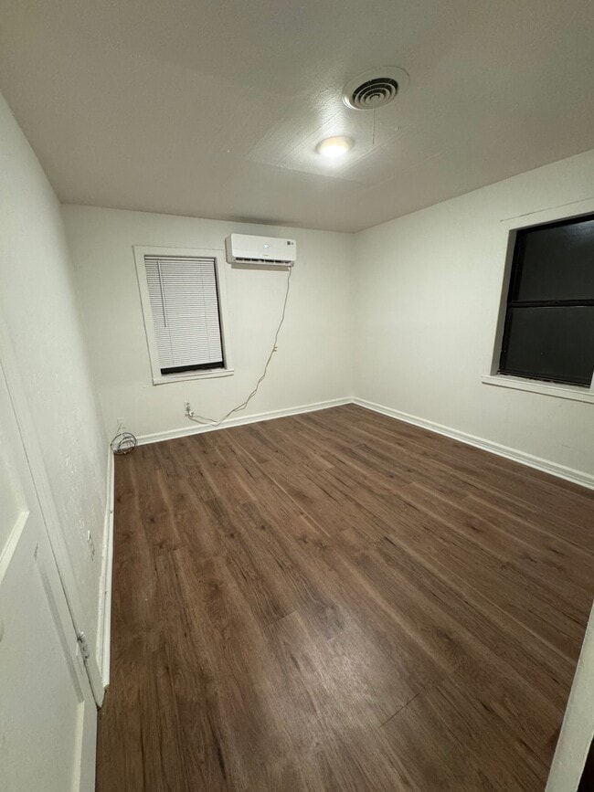 Building Photo - 3600 S Tyler St