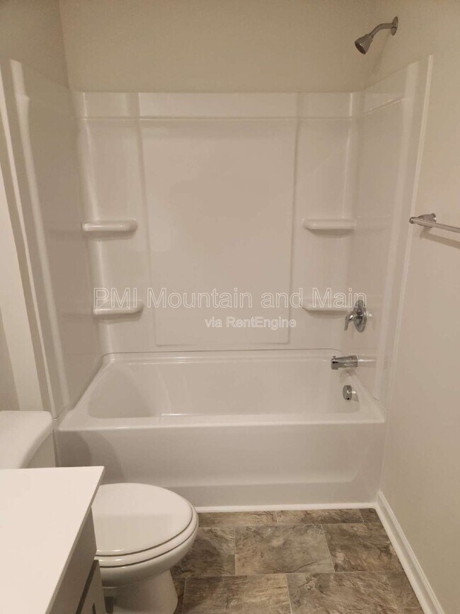 Building Photo - 92 Queen Vly Wy