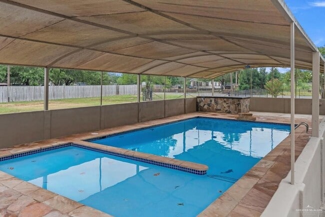 Building Photo - 413 S Los Cerritos Cir