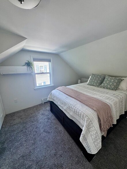 Building Photo - 65 Brentwood St