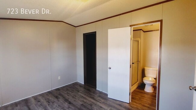 Building Photo - 723 Bever Dr