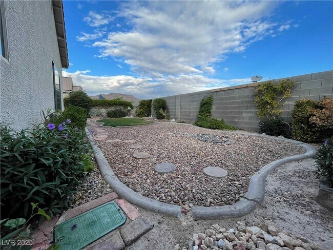 Building Photo - 9590 Bandera Creek Ave