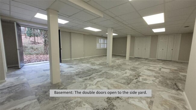 Building Photo - 9610 Farmbrook Ln