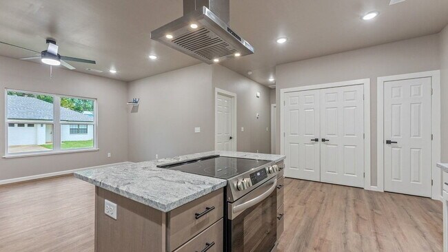 Building Photo - Newly built duplex with no prior tenants.