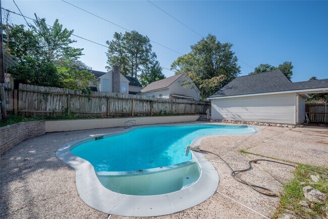 Building Photo - 1923 Big Horn Dr