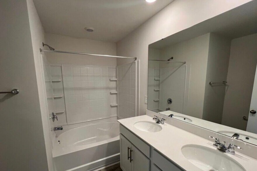 Building Photo - 1924 Vanderlyn St