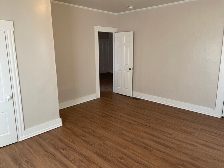 Bed room 2 - 91 Hamlet Ave