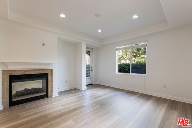 Building Photo - 12975 Agustin Pl