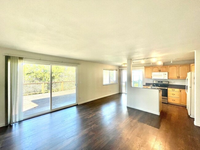 Building Photo - Mid-Century Gem in Kirkland’s Everest Park