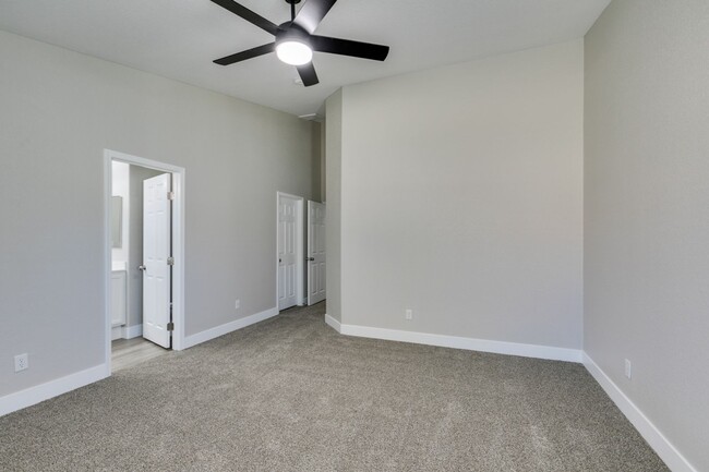 Building Photo - REMODELED 5 BEDROOM HOME IN NORTH LAS VEGAS