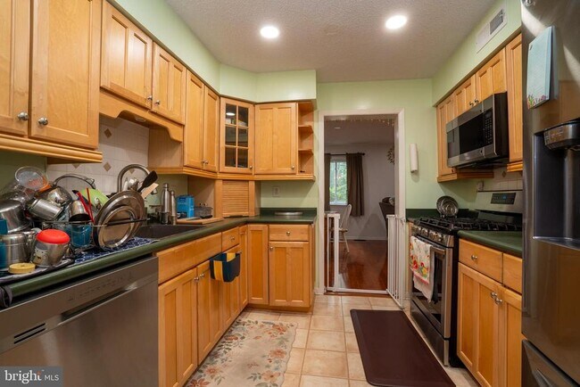 Building Photo - 16 Thoreau Dr
