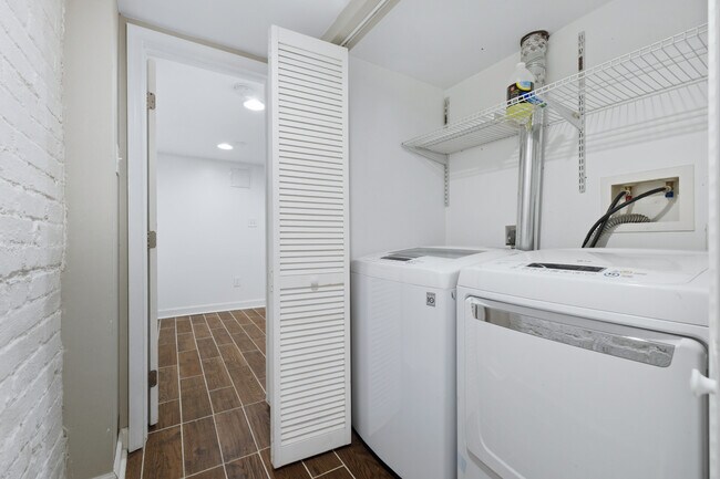 Laundry area - 2604 Mozart Pl NW