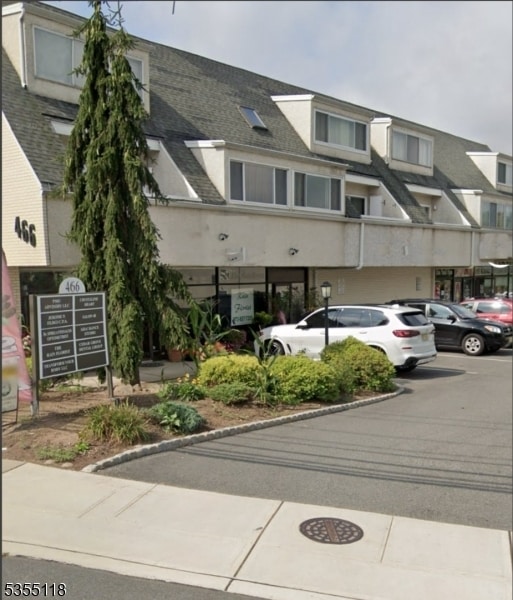 Building Photo - 466 Pompton Ave