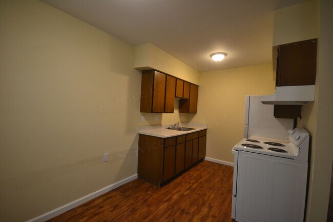 Building Photo - Longton Apartments