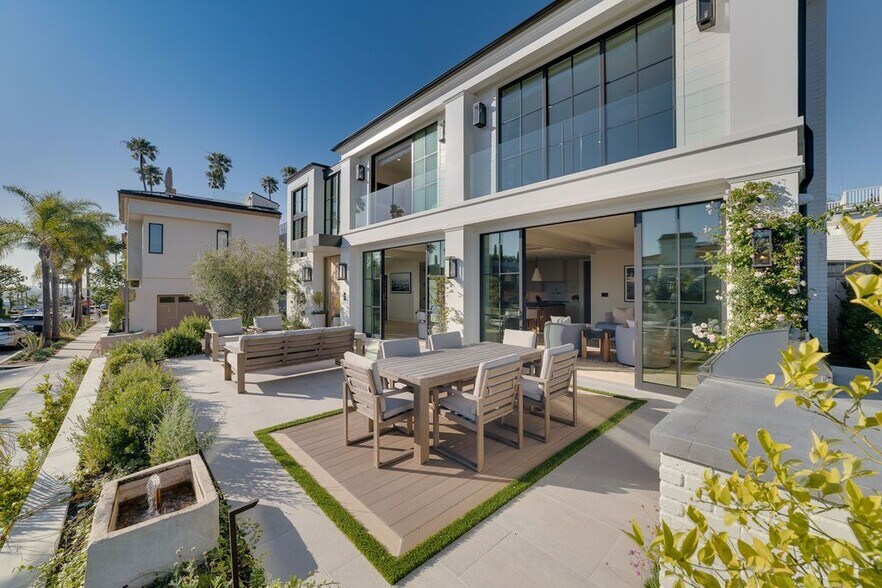 Building Photo - 2820 Bayview Dr