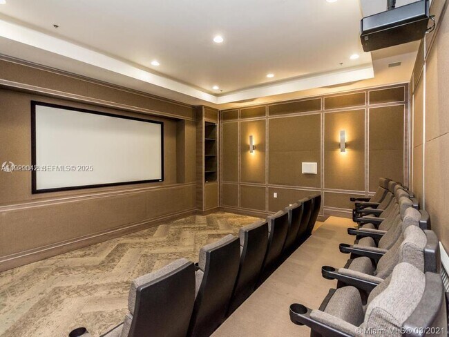 Building Photo - 3255 NE 184th St