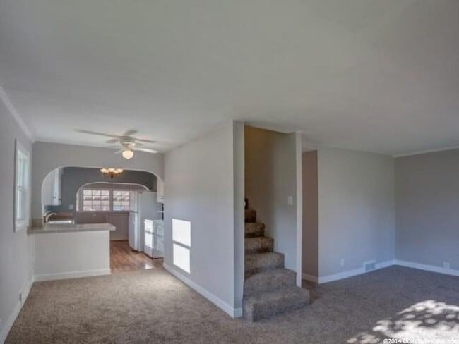 Building Photo - 705 500 N