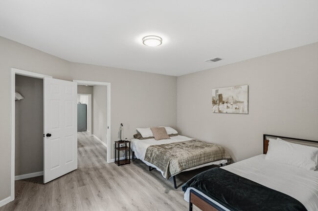 Building Photo - 830 Porter St