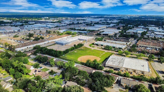 Building Photo - 10654 Hazelhurst Dr