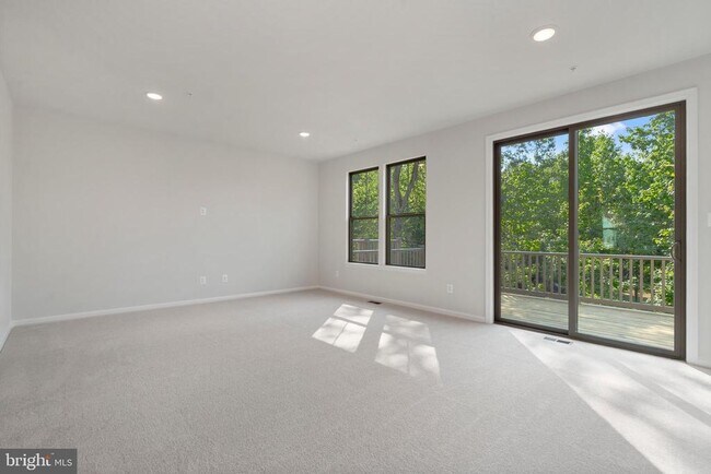 Building Photo - 6947 Gladebrook Rd