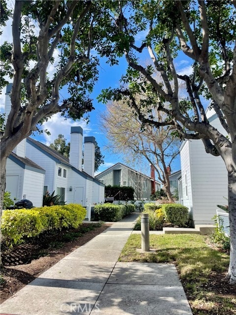 Building Photo - 27 Briarglen