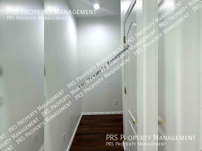 Building Photo - 2741 W Redwood Ln