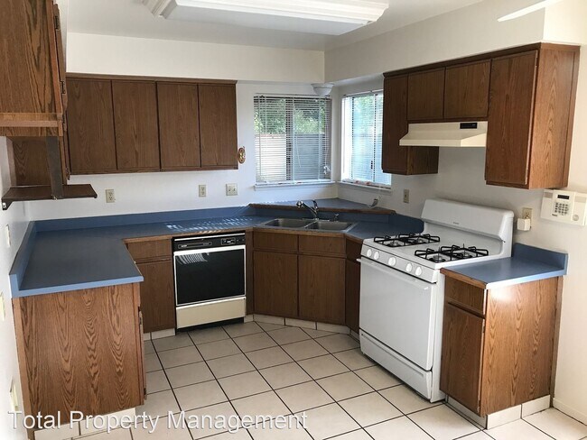 Building Photo - 3 br, 2 bath House - 5233 W. Iris Ct.