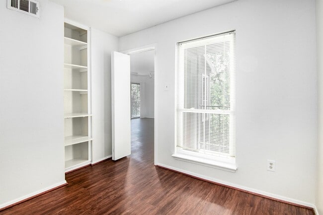 Building Photo - 18519 Egret Bay Blvd
