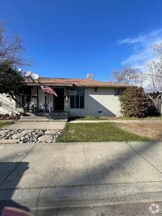 Building Photo - Gardella Duplex-824