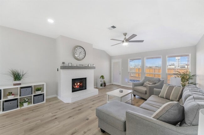 Building Photo - 2608 Glenhaven Dr