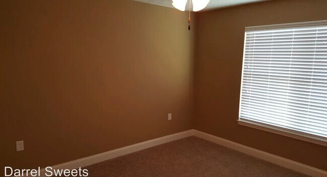 Building Photo - 330 Walnut Creek Dr