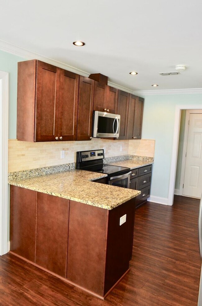 Building Photo - 816 Stoneview Dr