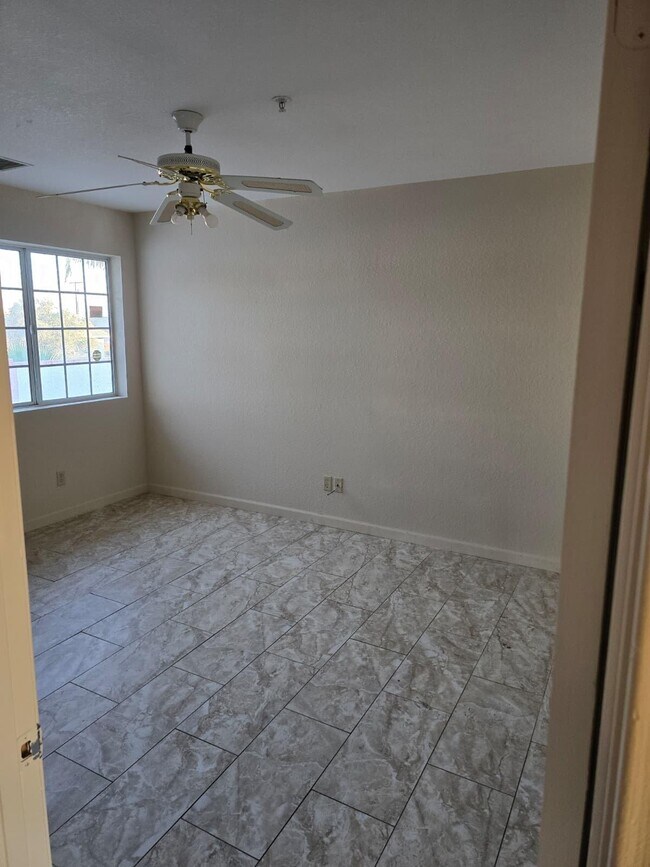 Building Photo - 9673 Vista Del Valle