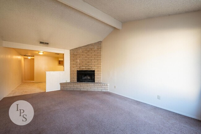 Building Photo - Colett:7579