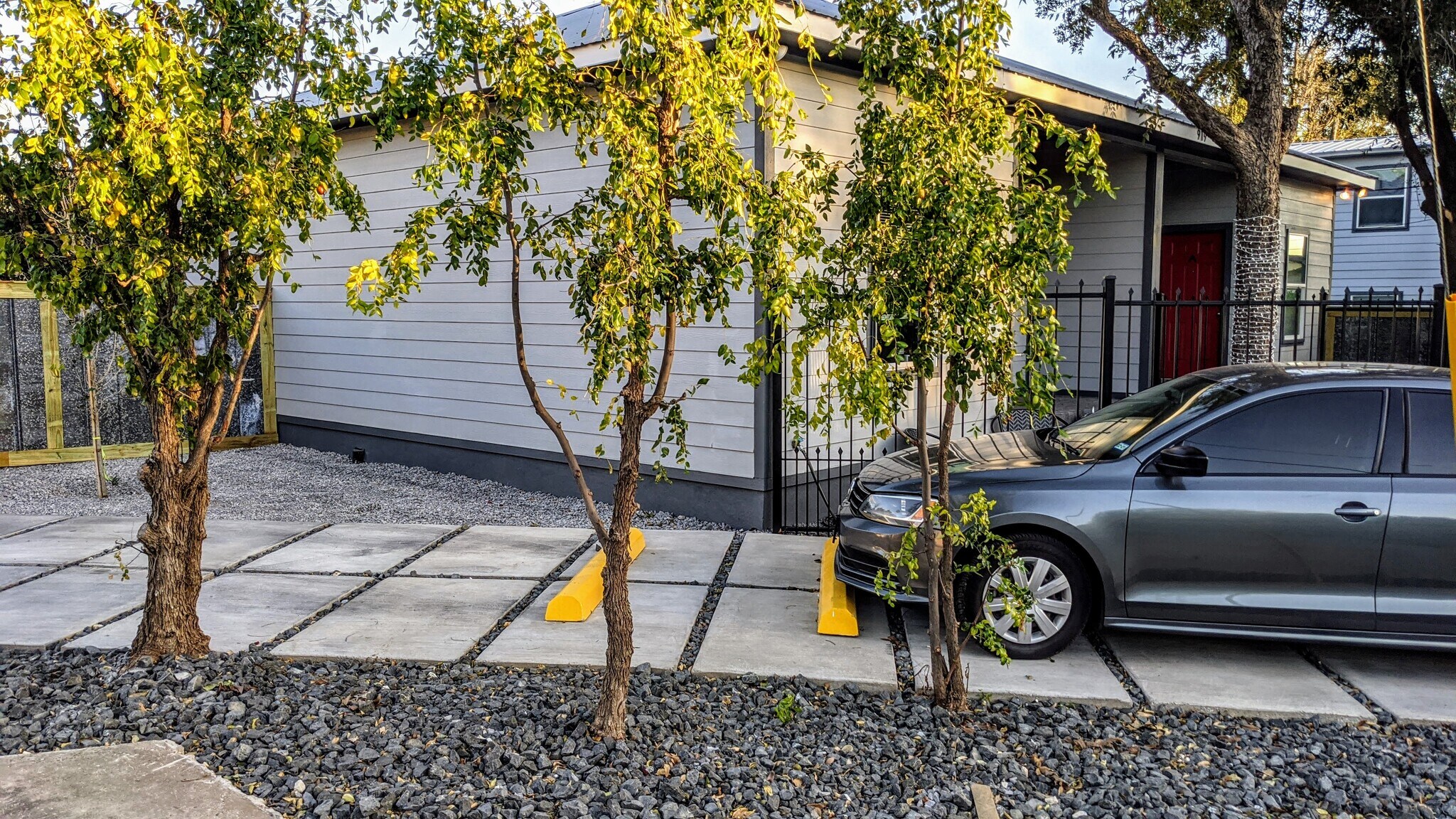 Building Photo - 919 Hendricks Ave