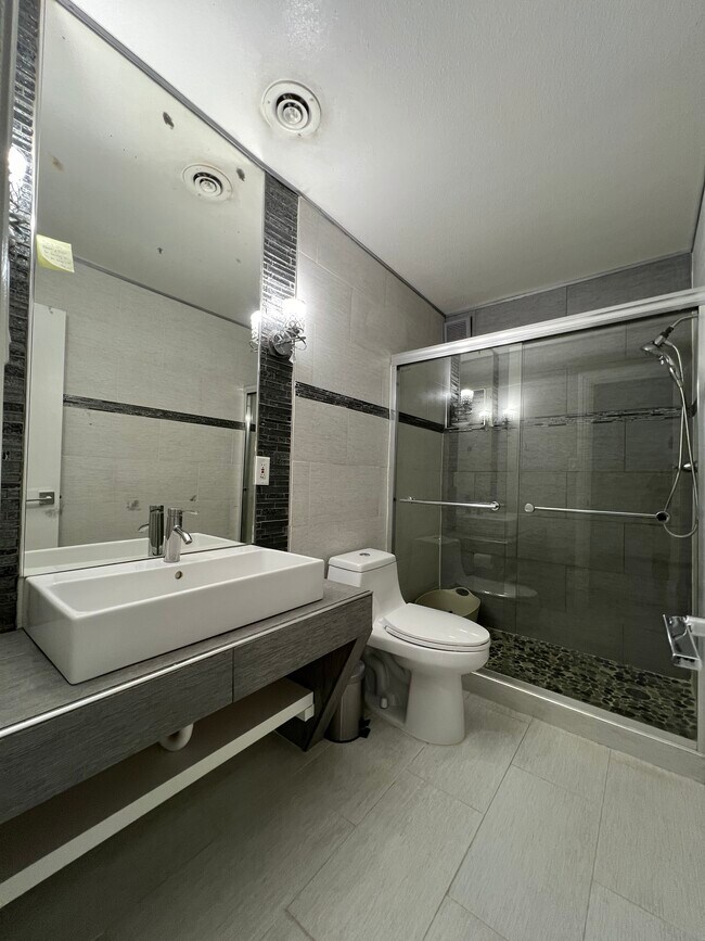 Building Photo - 215 Rancho Vista Dr