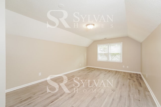 Building Photo - Prepare to be impressed by this 4 bedroom, 2.5 bathroom home