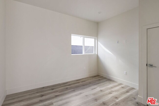 Building Photo - 2494 W Shenyad Ct