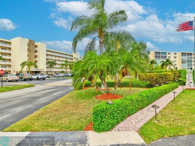 Building Photo - 121 SE 3rd Ave