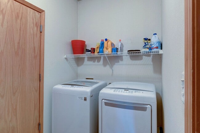 Building Photo - Modern 3 Bed 2 Bath Corner Home ** First M...