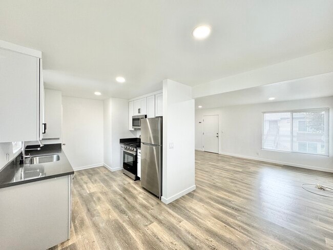 Primary Photo - 4132 W 118th St