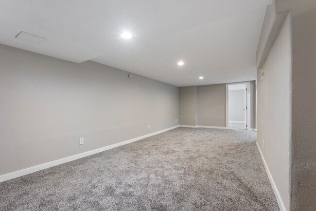 Building Photo - Spacious 5-bed, 2.5-bath home available in...